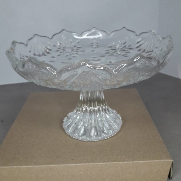 Glass Pedestal Mikasa Crystal Footed Cake Plate - Picture 3 of 12